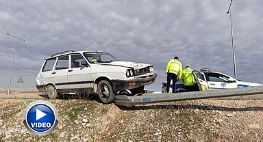 Otomobil ile kamyon çarpıştı