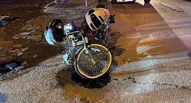 Otomobil ile motosiklet çarpıştı!