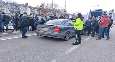 Otomobilin çarptığı yaya yaralandı