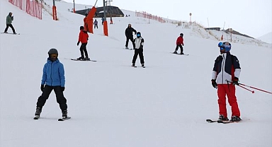 Palandöken dolup taşıyor