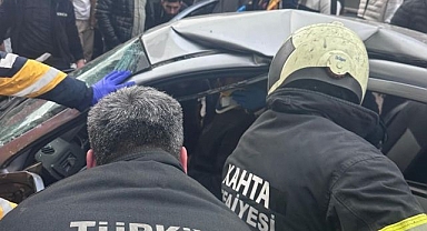 Park halindeki araçlara çarptı! 