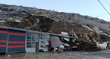 Sanayi sitesine heyelan düştü!