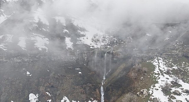 Şelaleler kar suyuyla can buldu