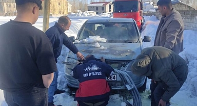 Seyir halindeki araç alev aldı