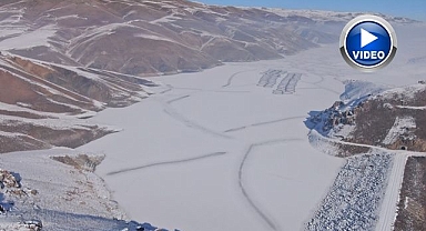 Sibirya soğukları dev barajı dondurdu!