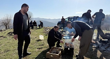 Sıcak havayı gören vatandaşlar piknik alanlarına akın etti