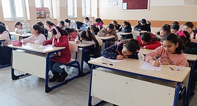 Siyer yarışmasına yüzlerce kişi katıldı 