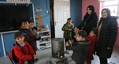 Sobalı sınıfta yürek ısıtan iki öğretmen 