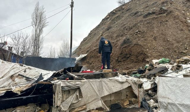 Tandır evi çöktü! Babaanne ve torunu yaralandı