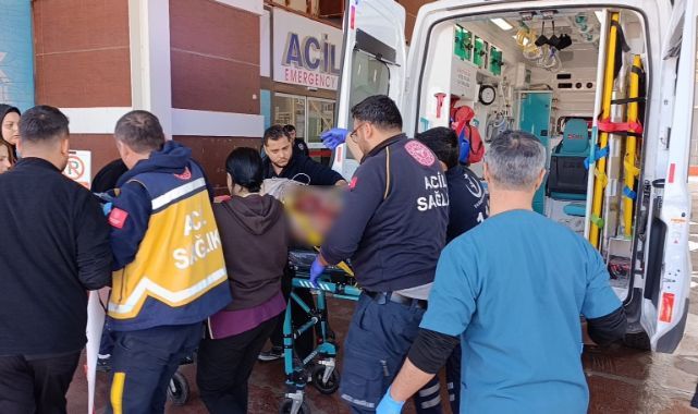 Tekeri çıkan otomobil takla attı: 1’i ağır 2 yaralı   