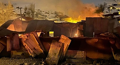 Tekman'da korkutan yangın: 3 ev kullanılamaz hale geldi