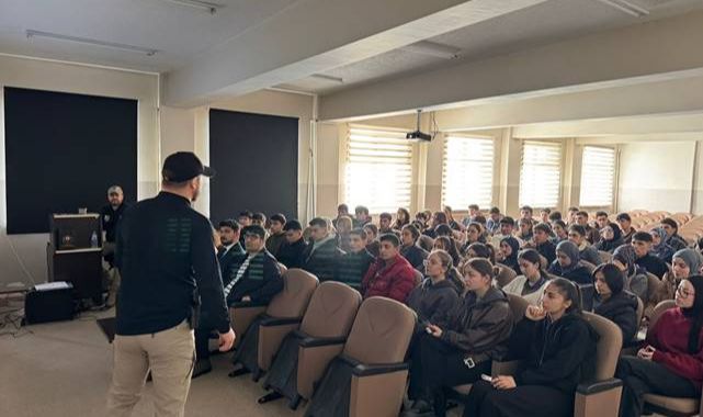 Top koşturdular, teröre karşı bilinçlendirdiler 