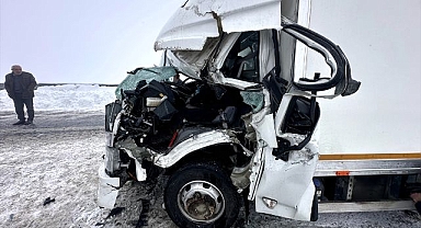 Trafikte korku dolu anlar! 5 araç birbirine girdi