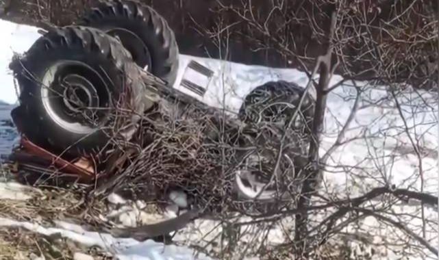 Traktör devrildi, köy muhtarı hayatını kaybetti   