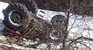 Traktör devrildi, köy muhtarı hayatını kaybetti   