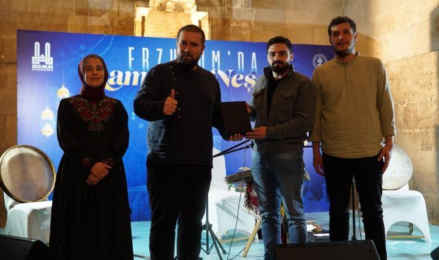 Ünlü santuri Erzuruma'da kulakların pasını sildi