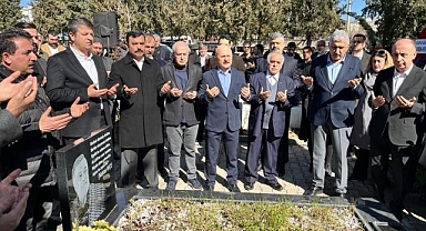 Usta sanatçı ölüm yıl dönümünde mezarı başında anıldı 