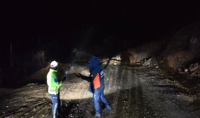 Yağışlar heyelanı getirdi: Evler tahliye edildi