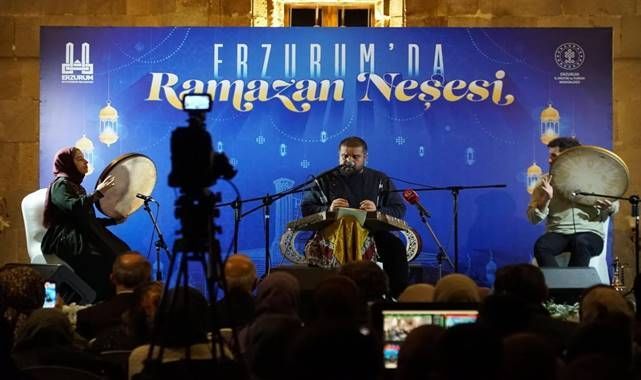 Yakutiye Medresesi santurun zarif nağmeleriyle yankılandı 