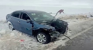 Yer Erzurum: Otomobille tır çarpıştı!