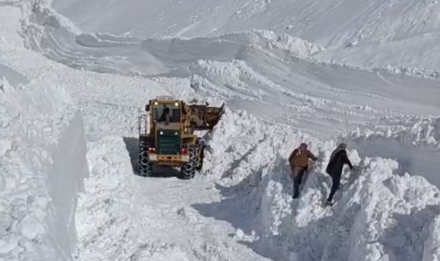Yola çığ düştü: Ulaşıma kapandı!