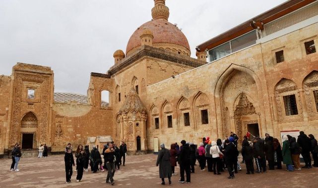 235 yıldır ayakta, İshak paşa  sarayına  yoğun ilgi