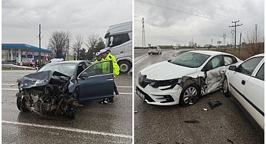 3 araç birbirine girdi! Ortalık savaş alanına döndü