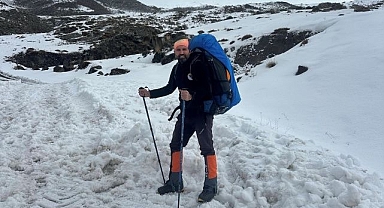 Ağrı Dağı zirvesine tek başına tırmandı
