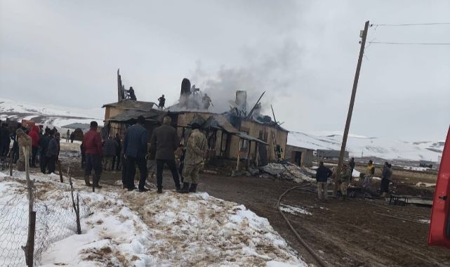 Alevler evi sardı! Yürekler ağza geldi