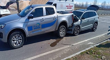 Araçlar birbirine girdi:4 kişi yaralandı!