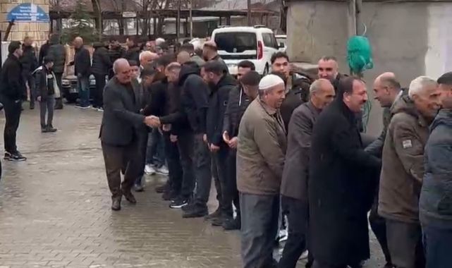 Asırlık gelenekte metrelerce kuyruk