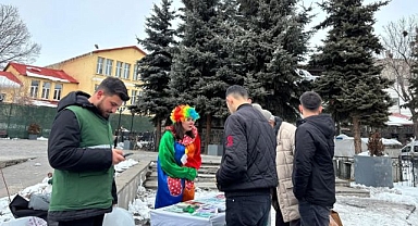 Bağımlılıkla mücadele standı açıldı
