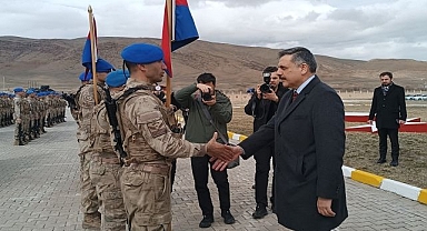 Bakan Çiftçi, asker ve vatandaşlarla bayramlaştı   