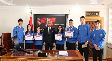 Başarılı gençler göğüs kabarttı