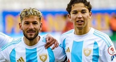 Bayrak kardeşler aynı maçta