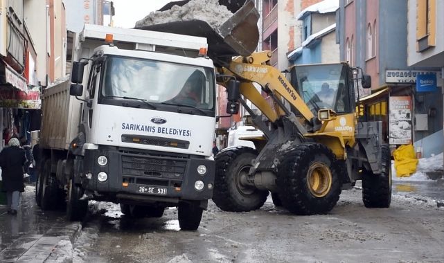 Cadde ve sokaklarda kar temizliği