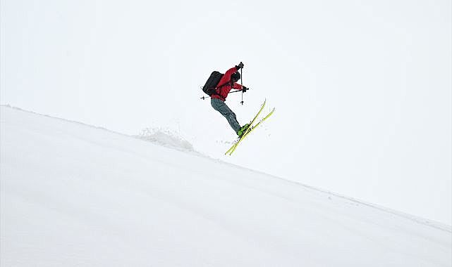 Çat Dağı'nda yabancı kayakçılara adrenalin keyfi