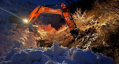 Çığ düştü ekipler zamanla yarıştı 