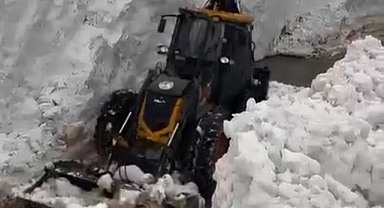 Çığ ve heyelan meydana geldi