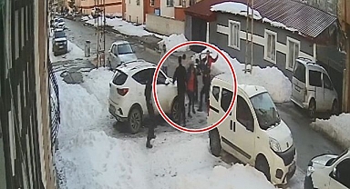 Çıkan kavgada silahlar çekildi, sopalar havada uçuştu