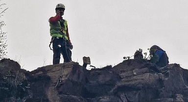Dev kayalara ekipler müdahale etti 