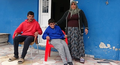 Engelli çocuklarına hem anne hem baba oldu