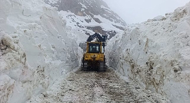 Erzurum'da 148 yerleşim yeri ulaşıma kapandı