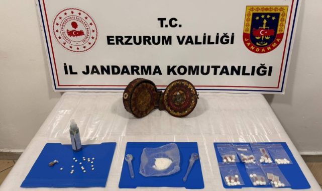 Erzurum'da altın işlemeli Tevrat ele geçirildi