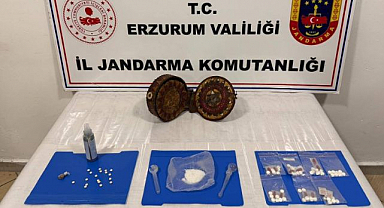 Erzurum'da altın işlemeli Tevrat ele geçirildi