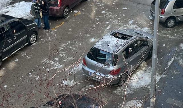 Erzurum'da çatıdan düşen buz tehlike saçtı!