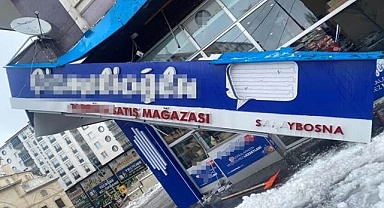 Erzurum’da çatıdan düşen buz tabelayı devirdi 1 kişi yaralandı