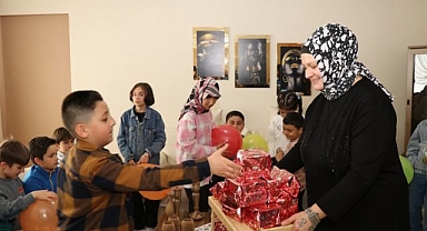Erzurum'da çocuklara bayram tadında misafirlik