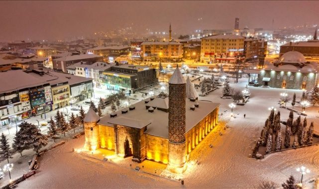 Erzurum’da kadim mekanda anlamlı buluşma