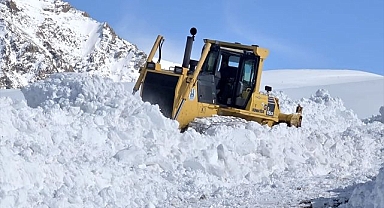 Erzurum'da kar kalınlığı 2 metreyi buldu! Ekipler seferber oldu